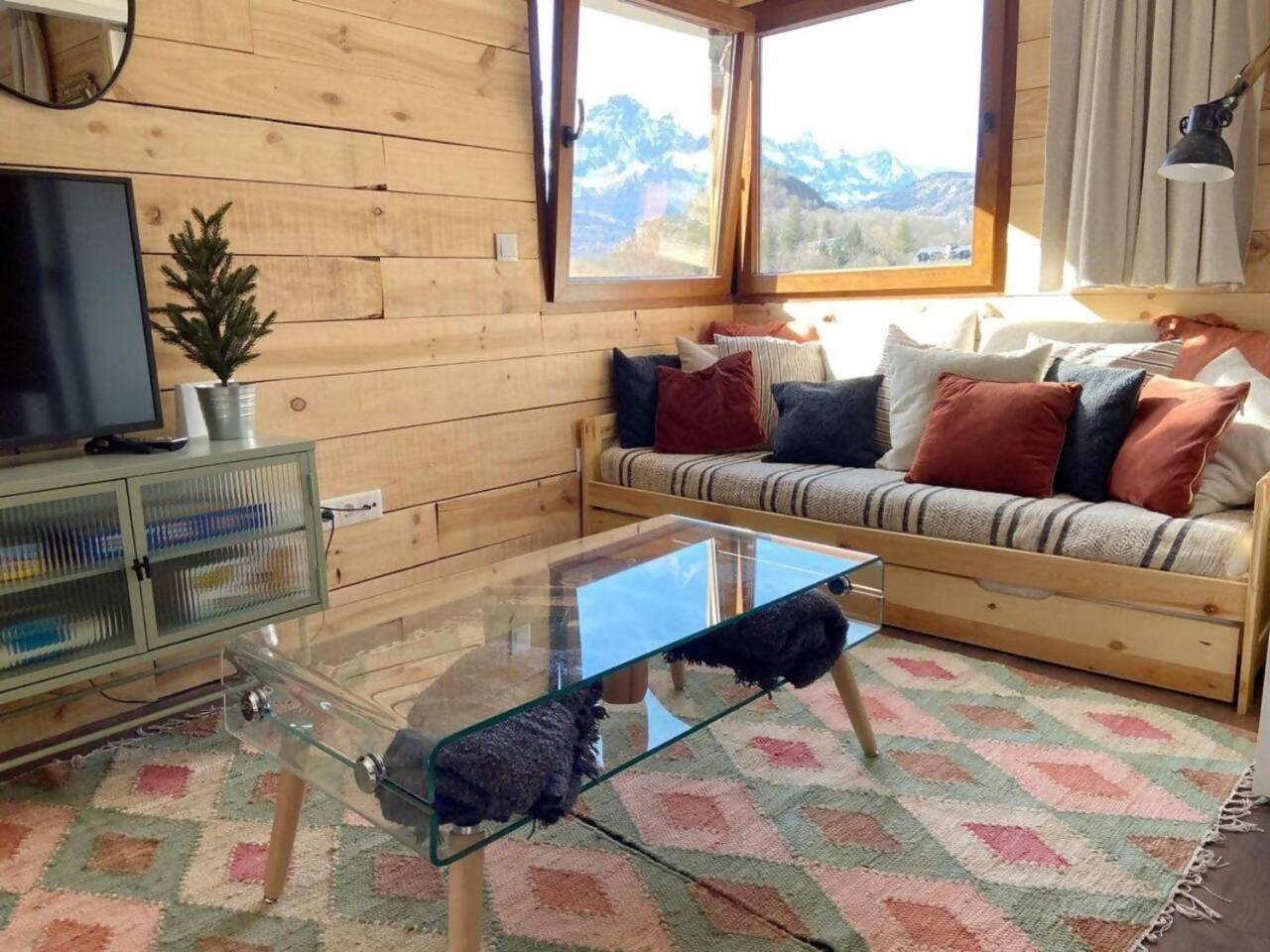 Vistas A Pie De Pistas Y Wifi Apartment ปันตีโกซา ภายนอก รูปภาพ